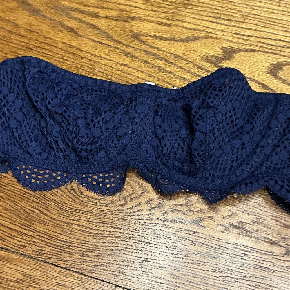 Victoria's Secret Navy Lace Bralette size large lightly mesh lined cups